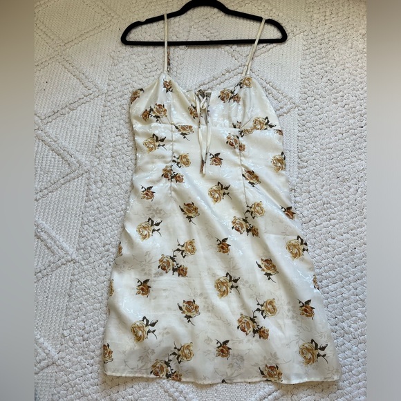 Reformation inspired Fashion Nova Floral White Spring/Summer Sun Dress - Picture 1 of 5